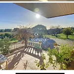 Villa Avec Piscine Au Milieu Des Champs