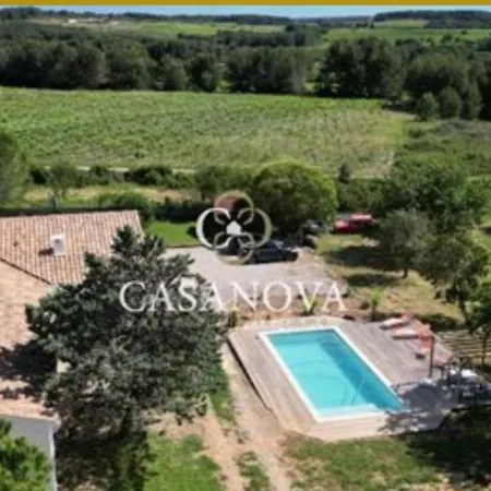 Villa Avec Piscine Au Milieu Des Champs *