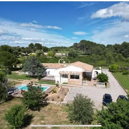 Avec Piscine Au Milieu Des Champs Villa *