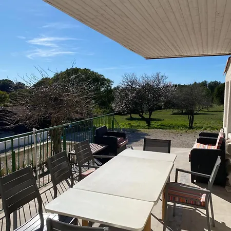 Villa Avec Piscine Au Milieu Des Champs *