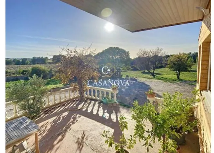 Villa Avec Piscine Au Milieu Des Champs