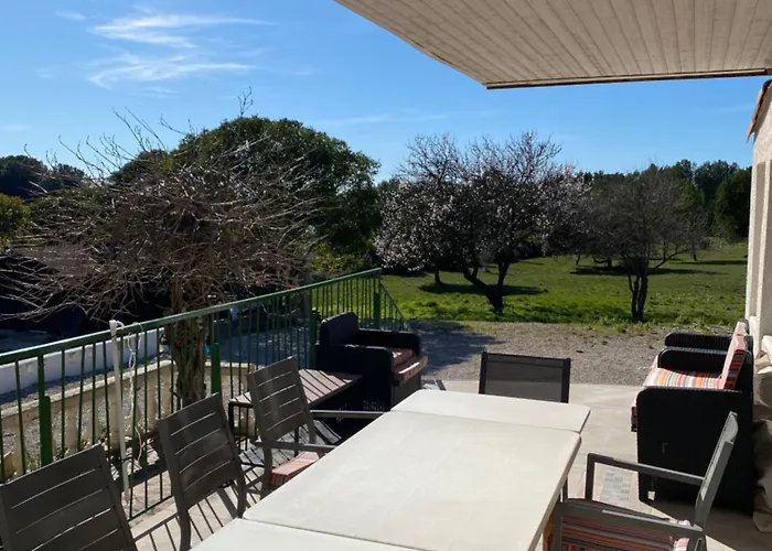Villa Avec Piscine Au Milieu Des Champs *