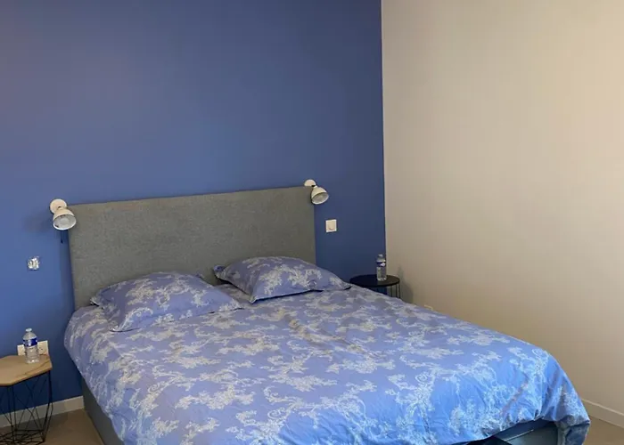 Avec Piscine Au Milieu Des Champs Villa *